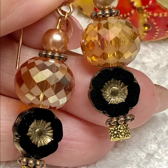 ⭐️🎈stunning European flavor earrings amber colors and gold/black accents - Picture 11 of 12